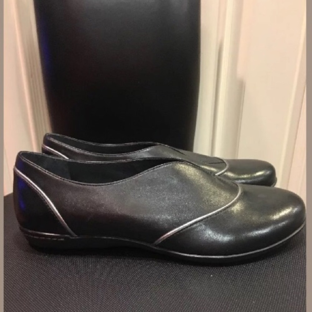 Dansko Women’s Slip On Ballet Flats Black Size 7.5